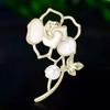 Luxury Pearl Camellia Brooches for Women Unisex Rhinestone Plant Pins Event Party Gifts Backpack Decoration Clothes Accessories
