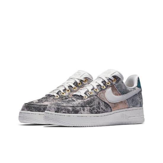 

Nike Women s Air Force 1 07 LXX Oil Grey AO1017-100 EU 35.5 сірий/білий