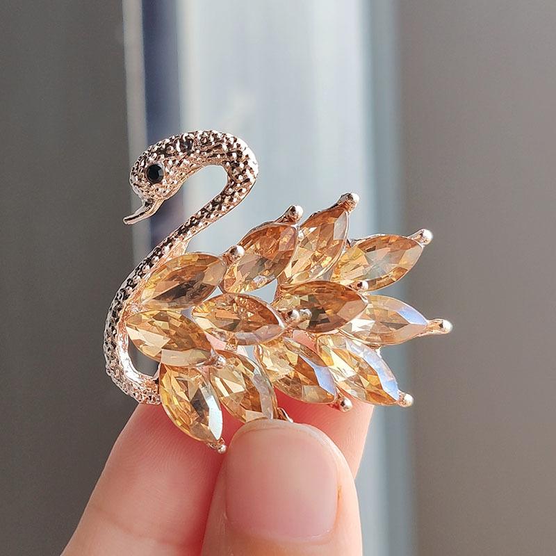 Korean version of fashion cute alloy crystal swan brooch pin brooch clothing accessories men and women