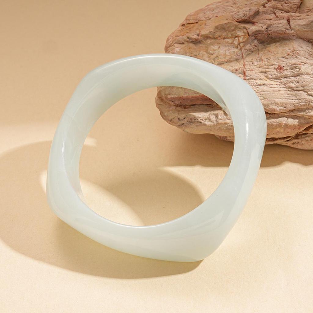 European & American Geometric Rivet Star Bracelet: Luxurious, Fashionable, Versatile, and Exaggerated Jewelry for Women.