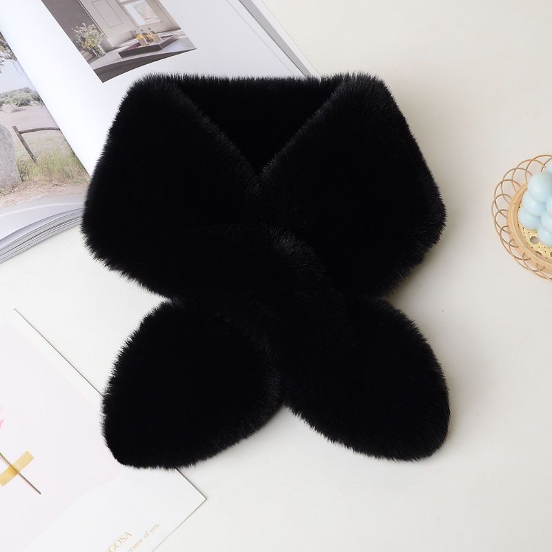 Neck Protector with Warm Leaves and Cute Fur Collar