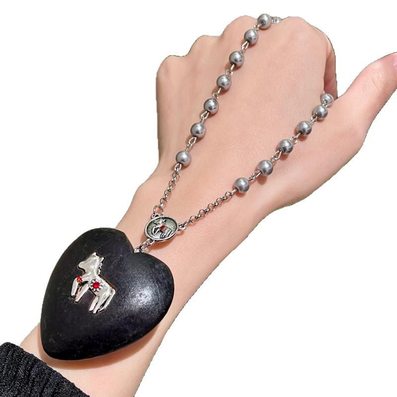 Elegant Black Wooden Heart Pearl Necklace - Lightweight Luxury Clavicle Chain Accessory
