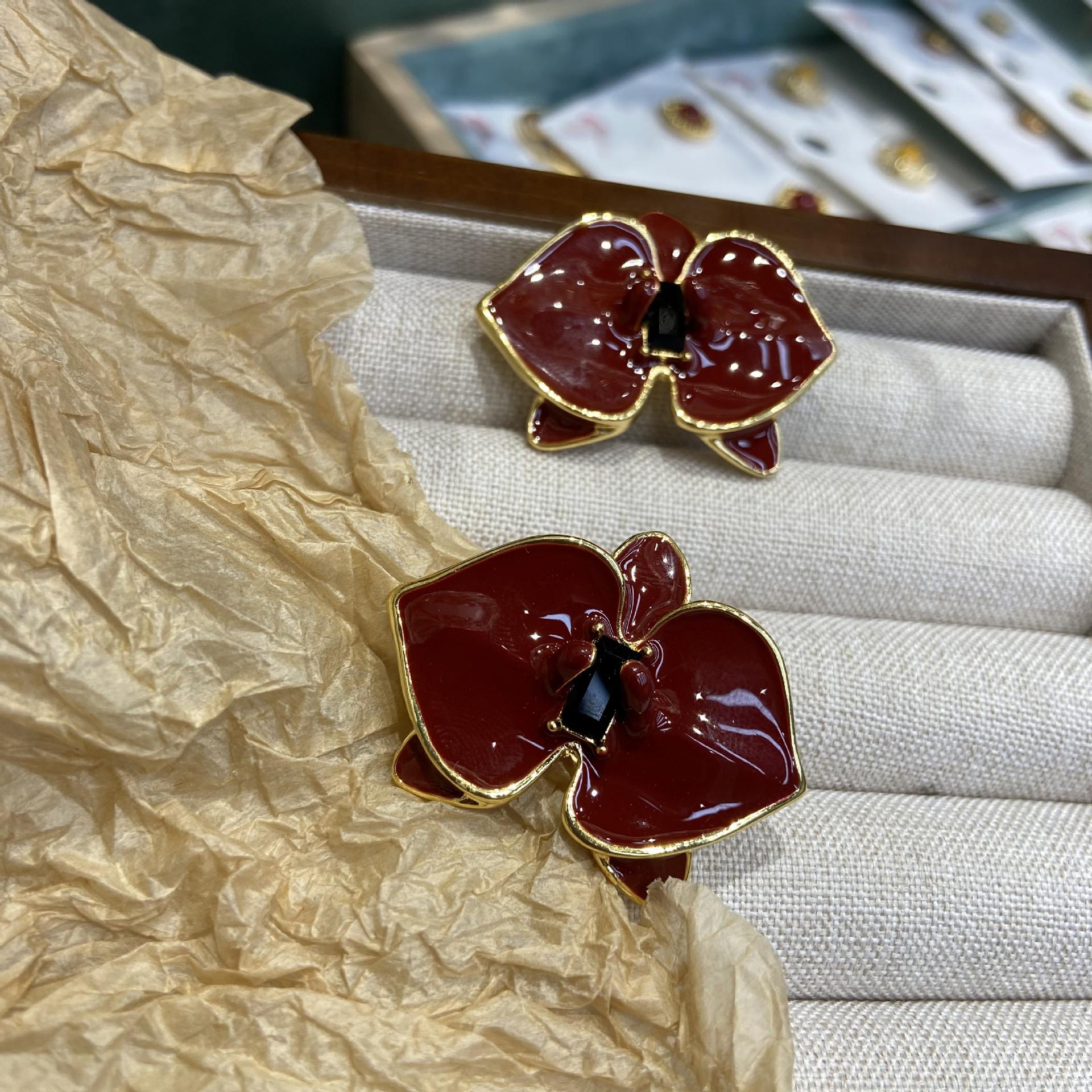 

Vintage Ankara Red Oil Drop Bow Earrings Women S Stud Earrings Autumn 2024 Premium Hong Kong Style Earrings