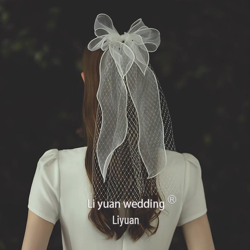 Kurzer Brautschleier im koreanischen Stil mit Spitze und Schleife