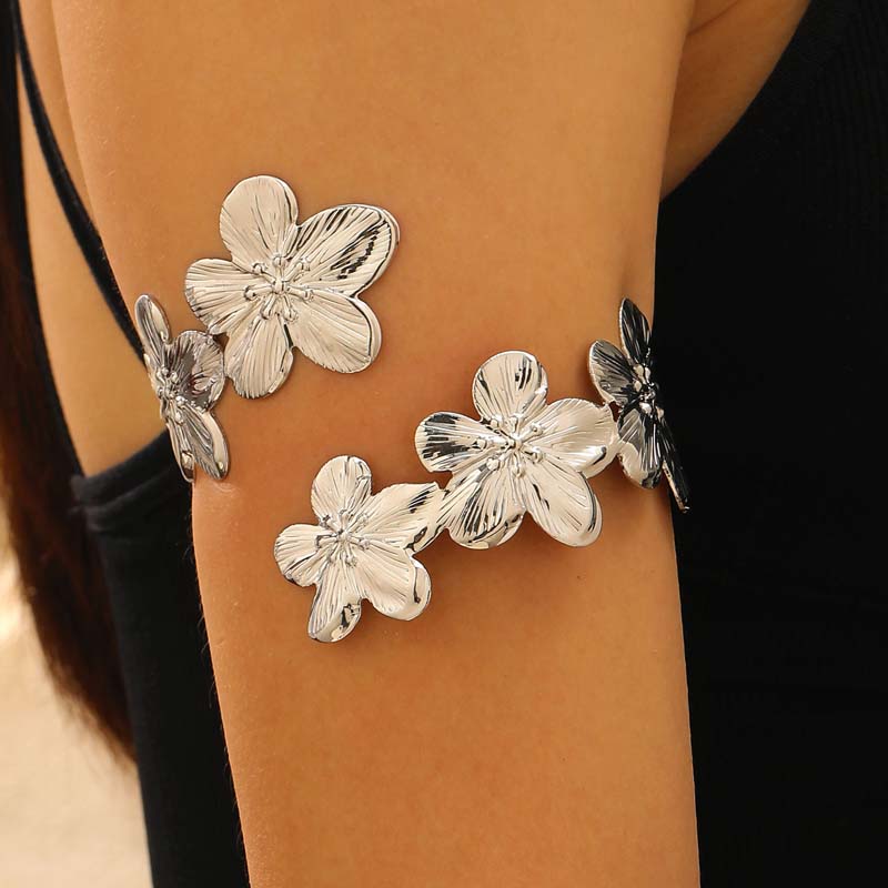 Bohemian Metal Flower Open Arm Bracelet for Women Girls Fashion Gold Color Wave Geometric Bracelet Beach Party Aesthetic Jewelry