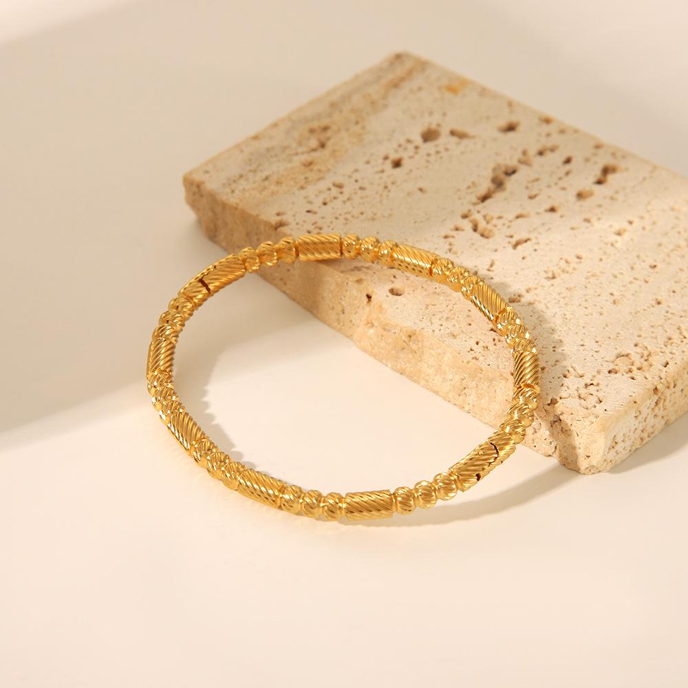 Htpwe Edelstahl Twist Spiked Offener Armreif für Damen 18k Gold Paar Feiertagsgeschenk Armreif Party Täglich Zirkon