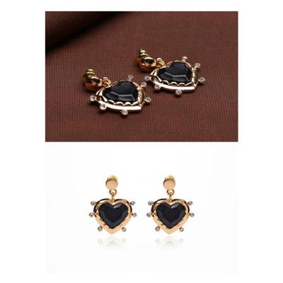 Boucles d'oreilles mignonnes pour femme avec détail cœur doré