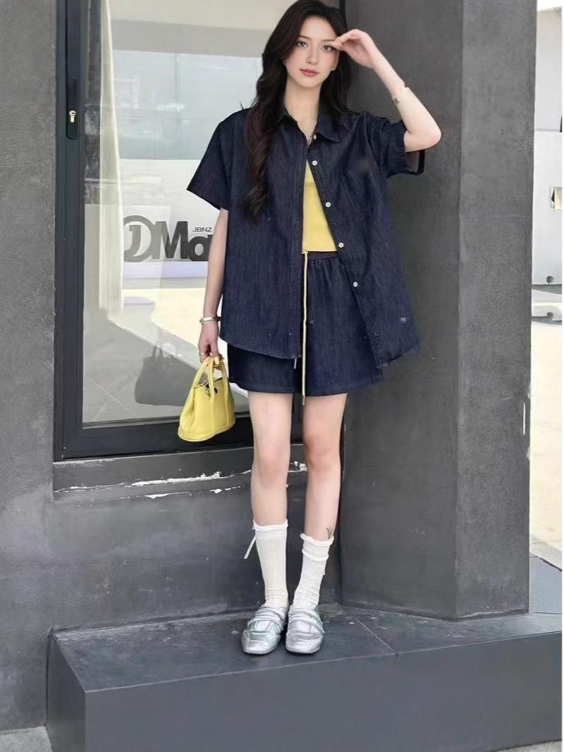 

Женский ретро летний 2025 комплект из трех предметов: миниатюрные джинсовые шорты - стильный, модный и легкий Medium жёлтый