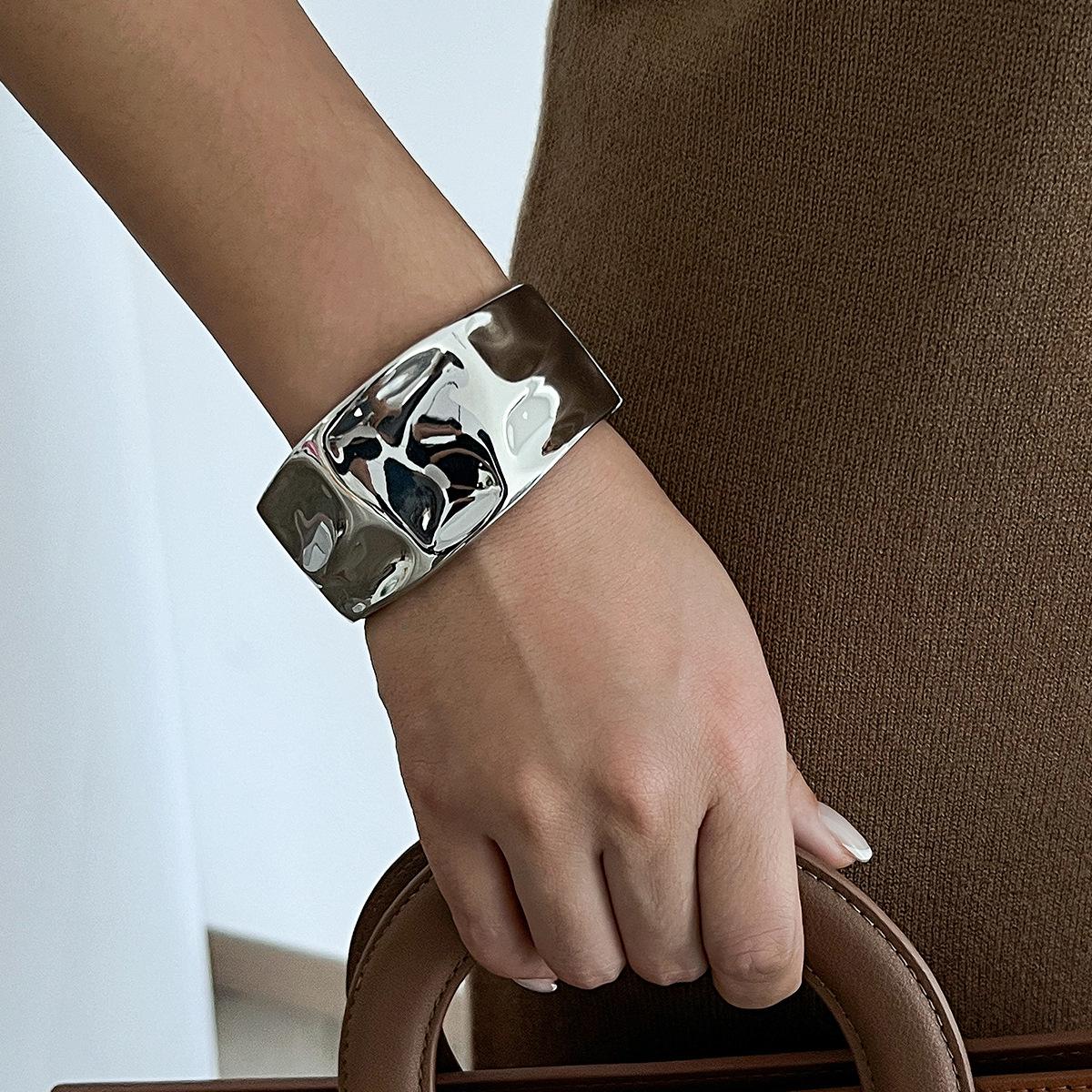 2024 Новый модный круглый широкий браслет из зернистого сплава, открытый браслет для женщин, золото, серебро, креативные браслеты ручной работы