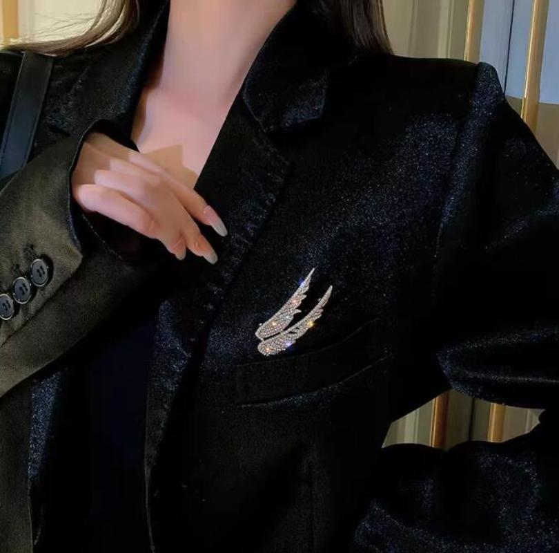 Fashionable Exquisite Feather Brooch Retro Personalized Pin Gorgeous Jewelry Accessories Party Festival Gift Souvenir