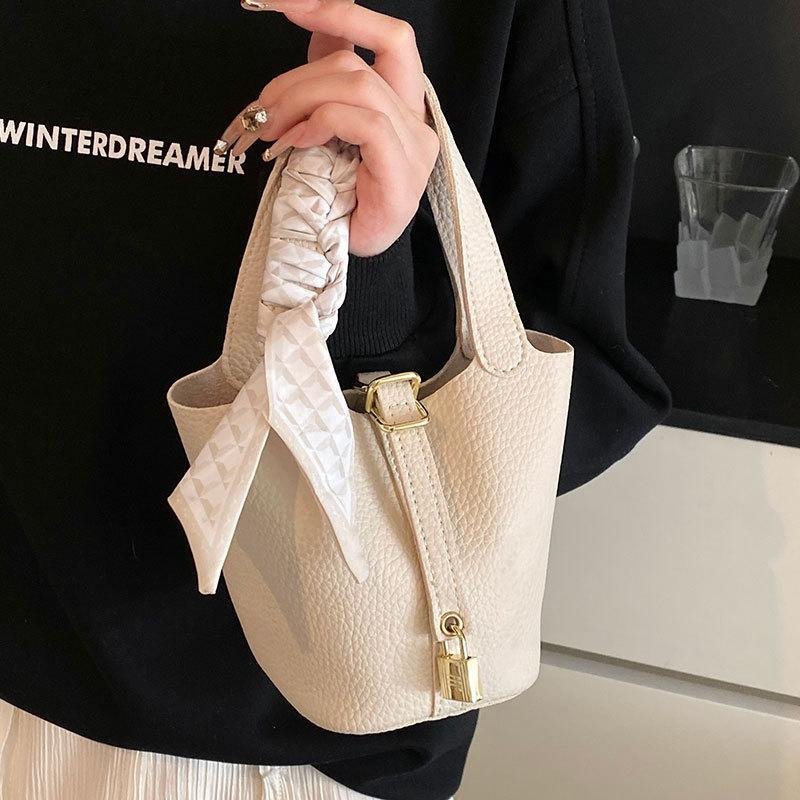 Popular Popular Fashion Lychee Pattern Temperament Advanced Sense Portable Bucket Bag Women's Leisure Commuting Niche Messenger Bag Bag