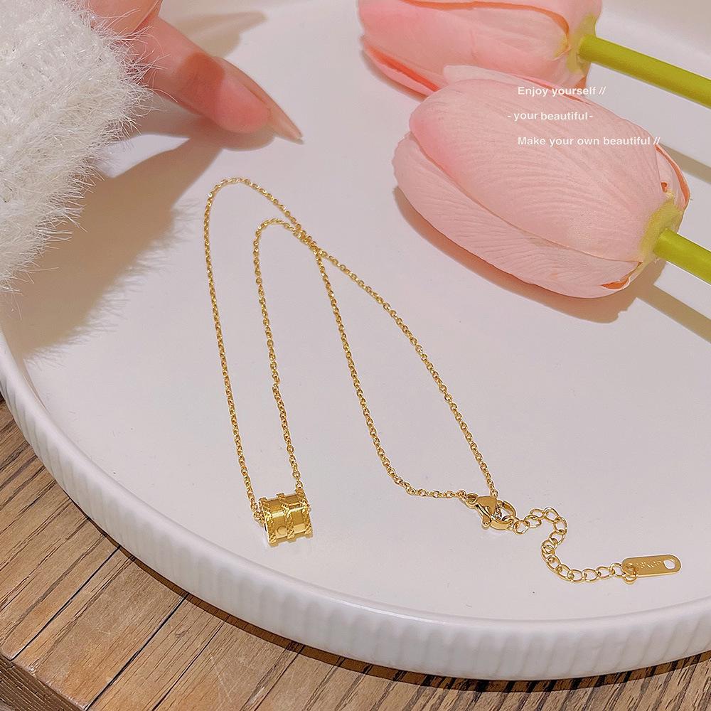 Korean 18K Gold Titanium Steel Women's Clavicle Necklace - Versatile, High-End, Non-Fading Temperament Choker.