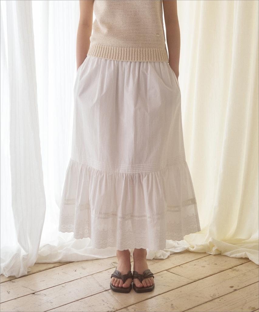 Manggomaenipeullijeu Cake Lace Skirt_Ivory