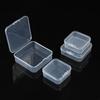 Boîte de rangement carrée en plastique transparent avec couvercle pour petites pièces, perles et bijoux.