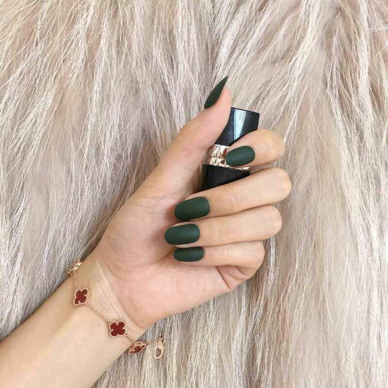 

Нейл-арт Онтренд Набор из 24 штук коротких и длинных наклеек для ногтей в тыквенном и темно-зеленом цвете StyleEE