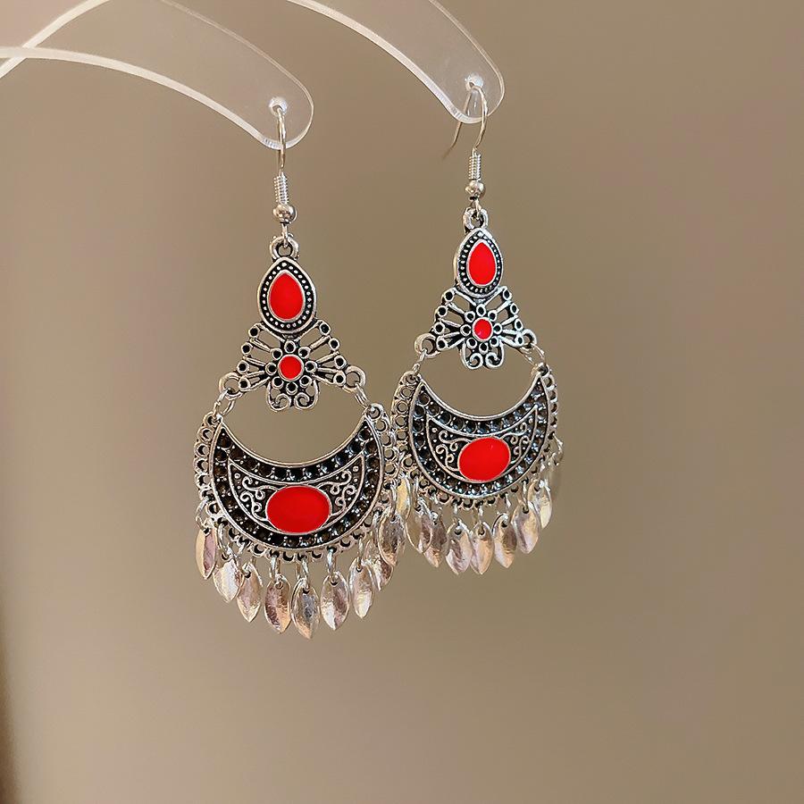 Exotic high-end fringed earrings, niche retro ethnic style earrings, French heavy industry bohemian earrings.
