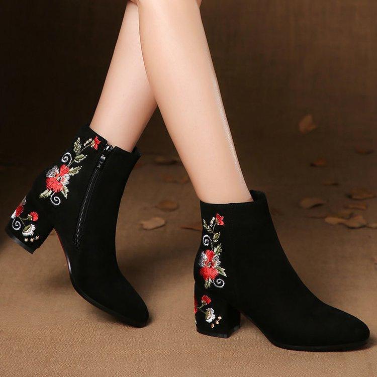 Herbst und Winter gefrostete Stiefeletten neue dicke Absatz-Samt-Ethno-Stil-weiche Sohle bestickte mittlere Ferse Mittelschuhe Baumwollschuhe