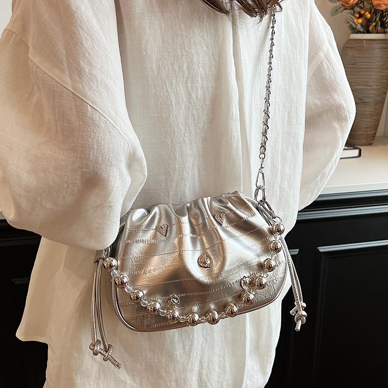 Niche design chain bag women's 2025 new high-end fashion shoulder messenger bag pleated bucket cloud bag