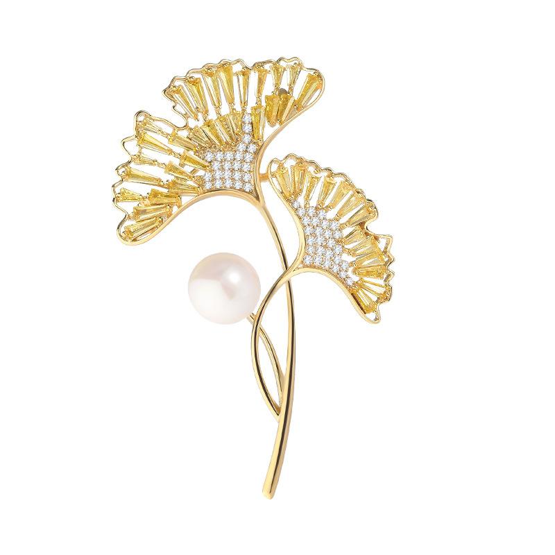 Simple And High-End Exquisite High-End Ginkgo Biloba Brooch Atmospheric Luxury Copper Gold-Plated Yellow And White Zircon Plant Corsage