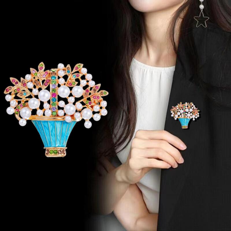 Women's flower basket brooch, colorful crystal flower basket brooch, decorated with rhinestones.