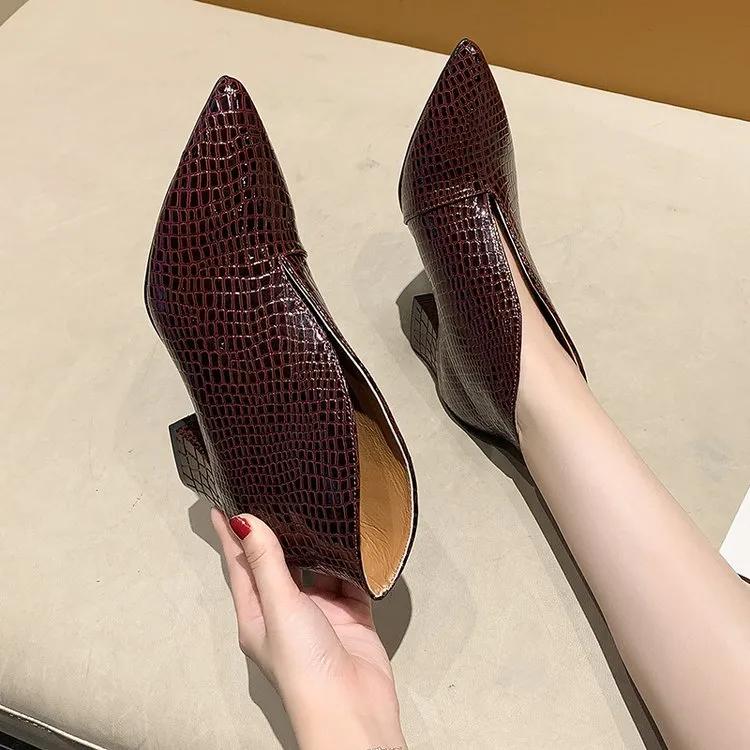 Damen Heels Herbst- und Winterstiefel Zeigen Sie dünne Lederstiefel V-Mund Lackleder Stiefeletten