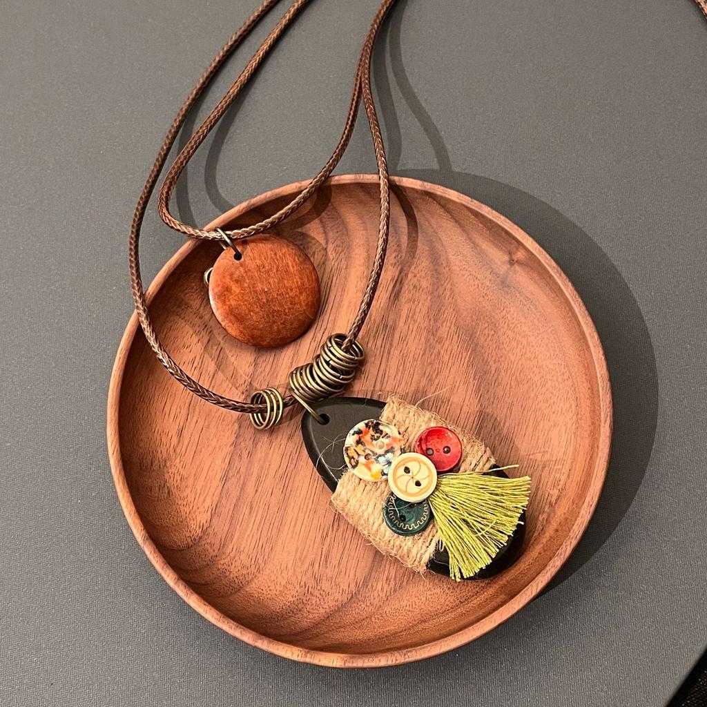 Retro Ethnic Style Necklace, Niche Creative Button Water Drop Pendant, High-End Classic Antique Style Necklace.