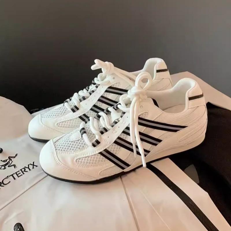 Nischen-Innenhöhenerhöhung Moral-Trainingsschuhe Damen 2025 neu Sommer dünnes Mesh atmungsaktiv Outdoor-Laufschuhe lässige Sportschuhe