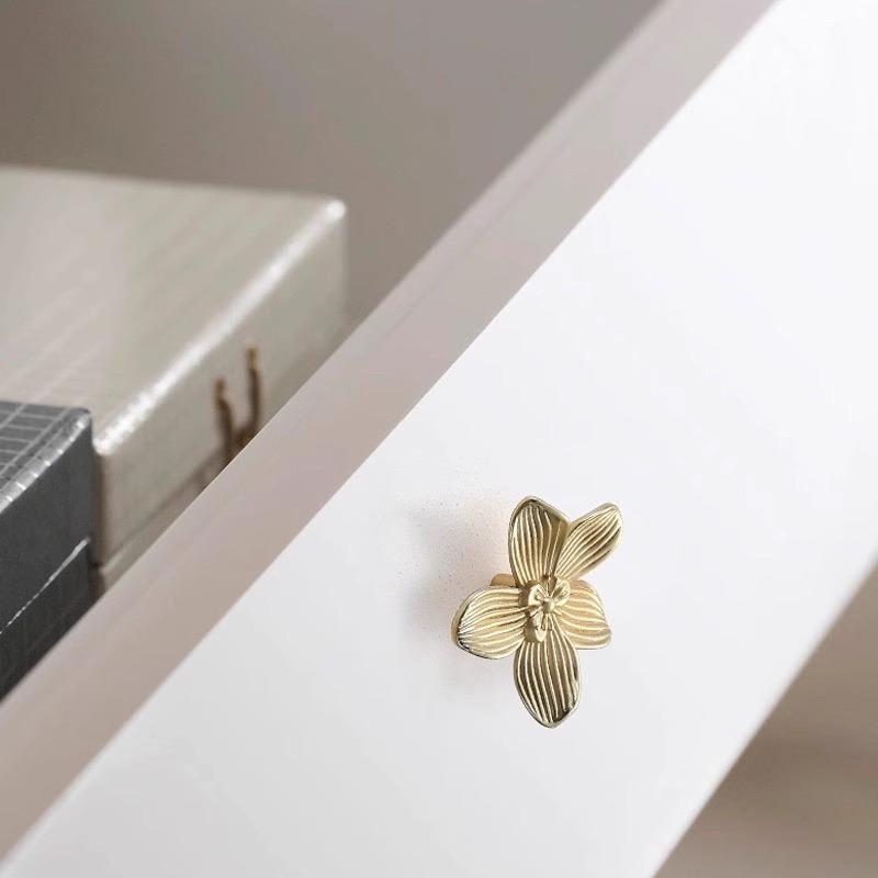 New 1/2Pcs Flower Drawer Handles Creative Petal Kitchen Cabinet Pull Buckle Furniture Wardrobe Door Decor Accessories