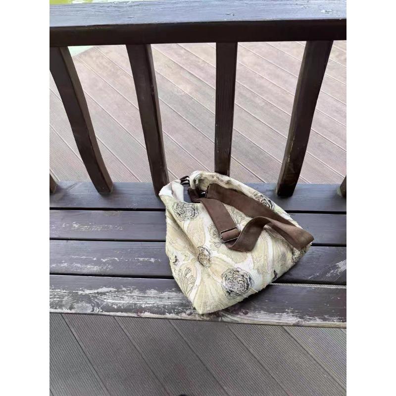 

Versatile new Chinese style Hanfu horse face messenger bag high-end texture niche antique shoulder bag underarm bag светло-желтого