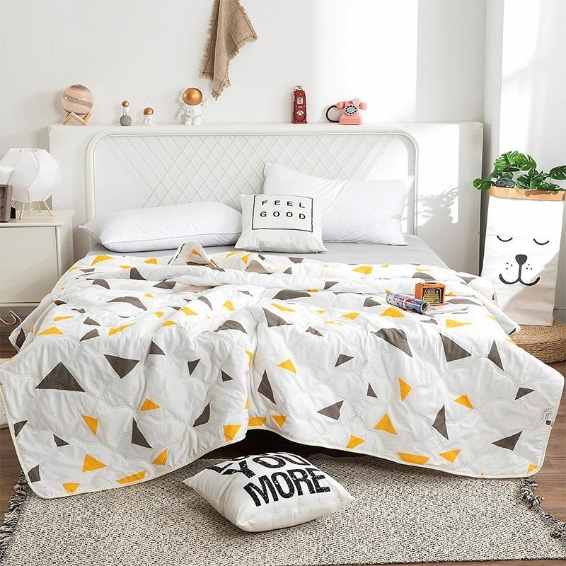 Geometric Triangle Pattern Summer Quilt-Lightweight Breathable Cotton Bedspread for Summer Yellow & Gray Design