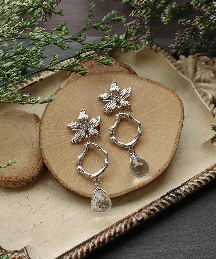 Iris Petit Foret - Teardrop Drop Petal Earrings - White Gold