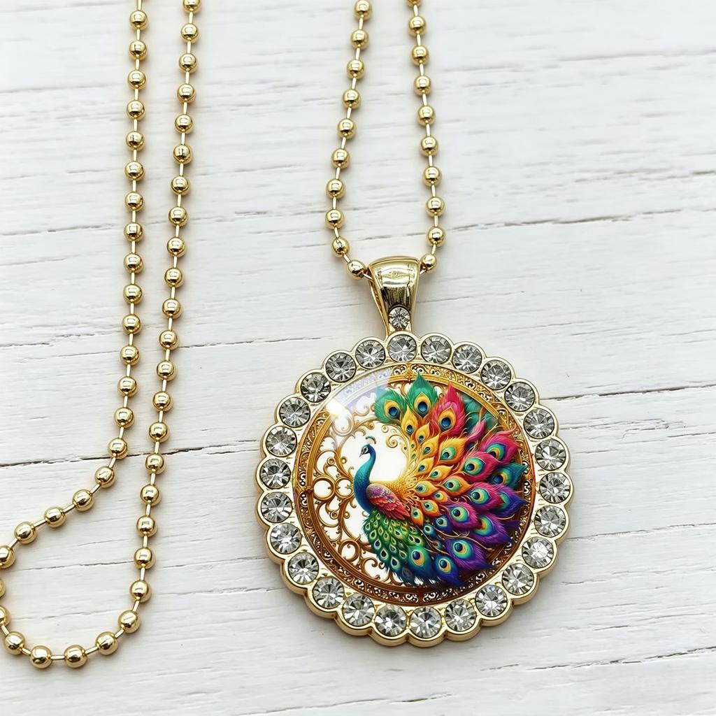 The Vintage Carved Pattern Peacock Cameo Necklace Is an Accessory That Conveys Noble Temperament and Good Wishes.