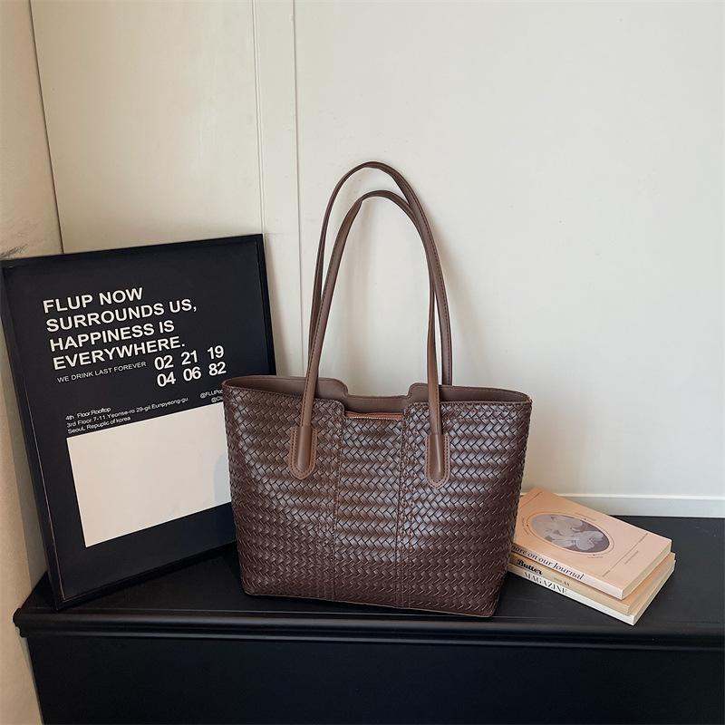 Fashion high-value large-capacity tote bag women's new foreign-style woven pattern shoulder bag commuter handbag