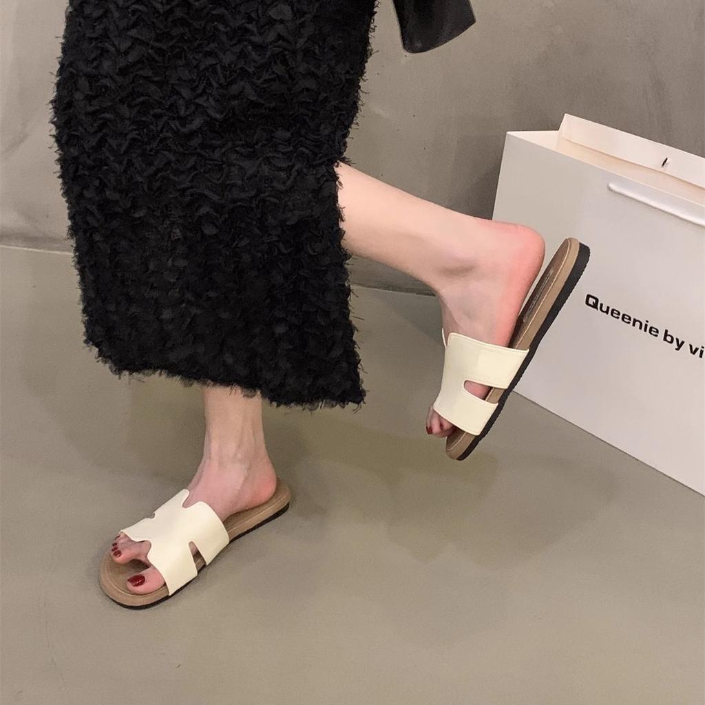 Flat-bottomed French small cool slippers women's shoes fashion outer wear 2025 new summer skirt seaside beach sandals