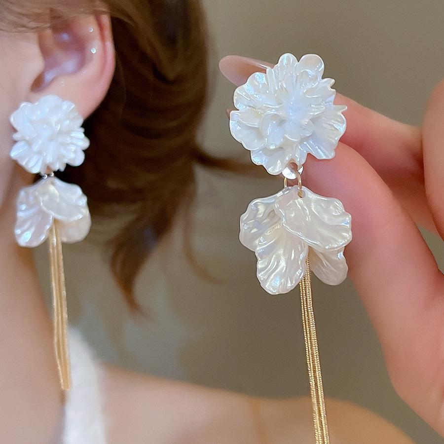Sea Blue Cluster Silver Needle Flower Earrings: Summer Vacation Luxury