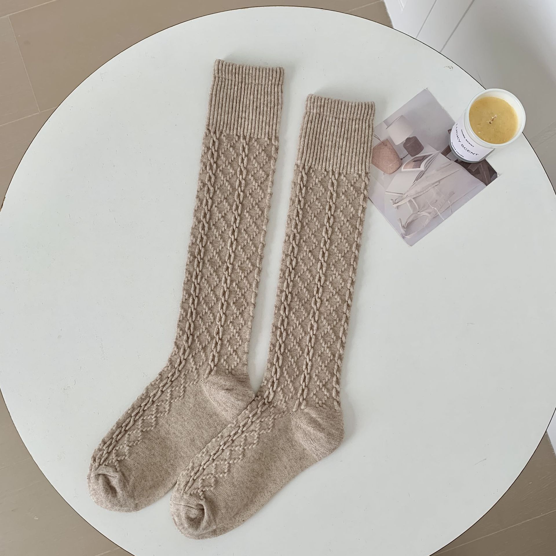 

Cashmere Socks Retro Twist Calf Socks Solid Color Long Tube Stacking Socks Versatile Trendy Socks One size темно-коричневого кольору