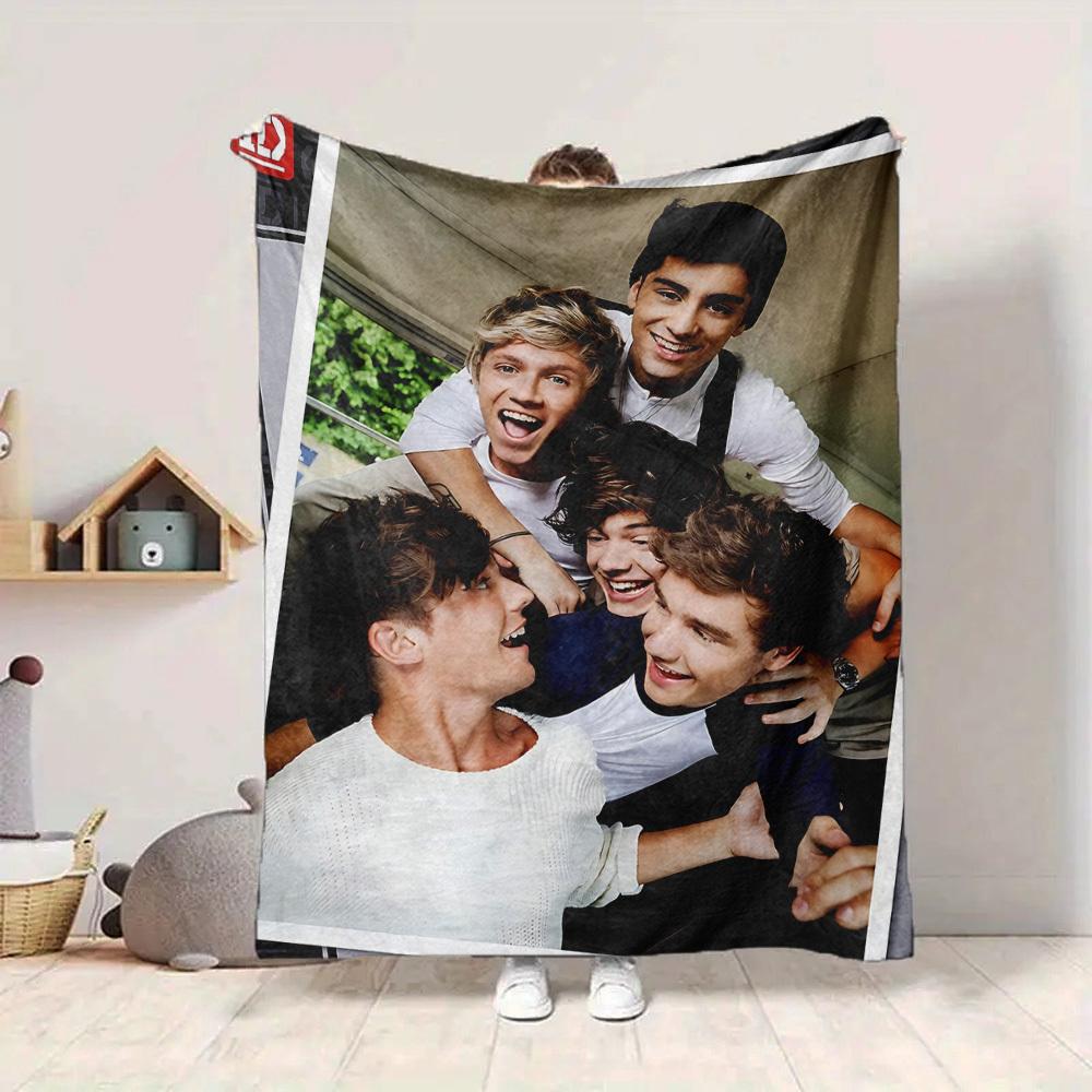 1pc One Direction Flannel Blanket, Soft Skin Friendly with Digital Printing, Various Sizes Available for Family, Friends, Birthday