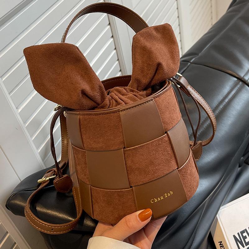 IELGY women's fashion messenger bag, matte woven portable bucket bag