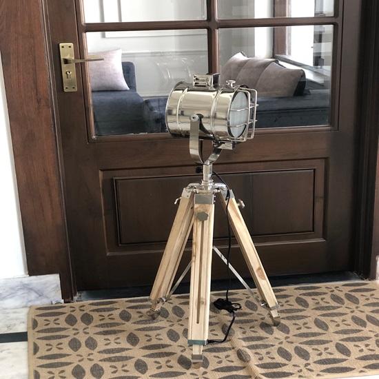 177.8cm Studio Spotlight with Wooden Tripod Spotlight Best Modern Luxury Style Torch Light