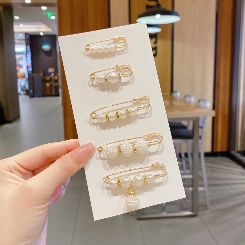 Women's Invisible Pearl Brooch: Anti-Exposure Collar Pin for Shirts and Corsages.