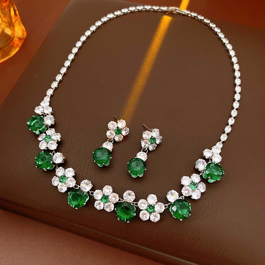 2 Pcs Elegant Zircon Flower Pendant Necklaes for Women Geometric Dangle Earrings Luxury Copper Jewelry Set for Party Wedding N