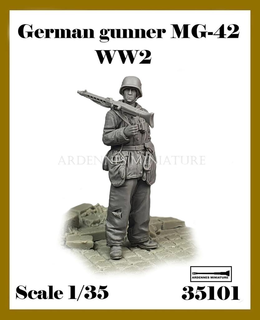 Ardennes Miniatures WWII German Machine Gunner In Winter Gear with MG42 Shoulder Resin Kit AR35101 1/35 Arm,
