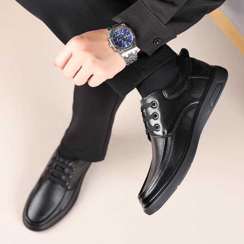 Leather shoes men's 2025 casual low-top foot-fitting soft-soled men's shoes one-pedal lightweight middle-aged shoes 2025