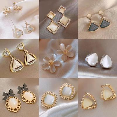 Zilveren Naald Kattenoog Steen Bloem Oorbellen - Elegante, Veelzijdige Mode Accessoire voor Vrouwen