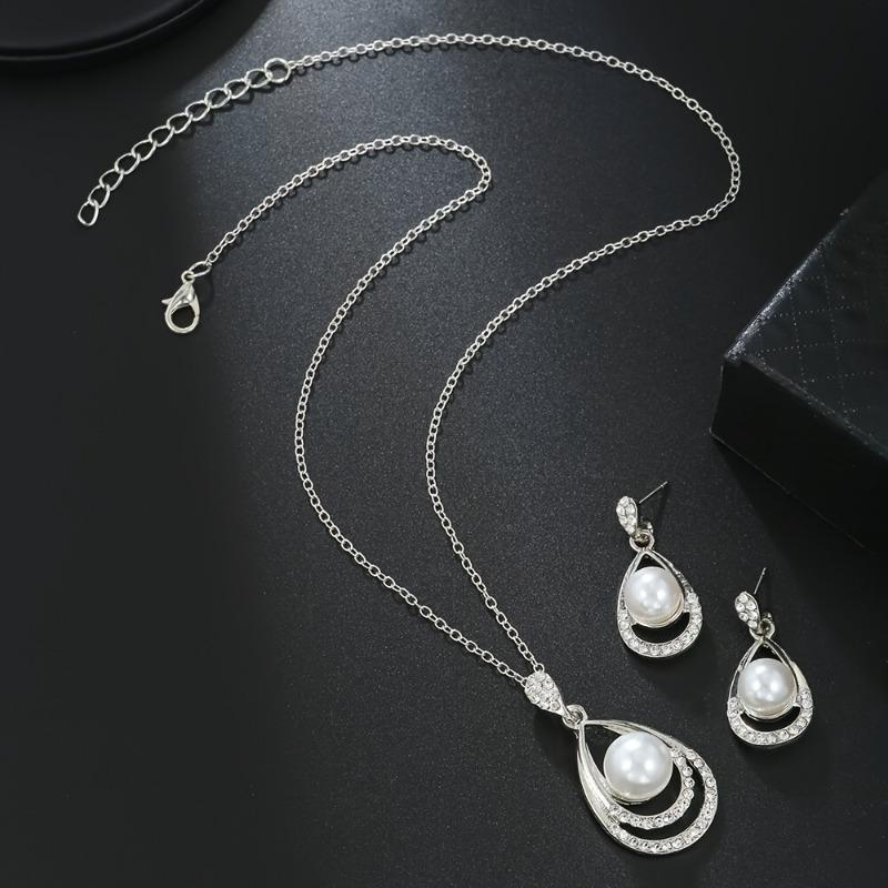 Three-piece set, including a luxurious and elegant minimalist waterdrop design necklace and matching earrings, perfect as a wedding jewelry gift