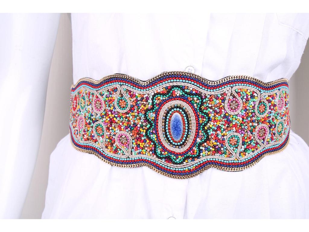 Ceinture élastique en perles de Bohème faite à la main avec des accents de coquillages