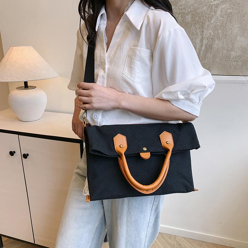 Leisure Commuting Large-capacity Canvas Bag Niche Design Messenger Bag New Versatile Portable Tote Bag