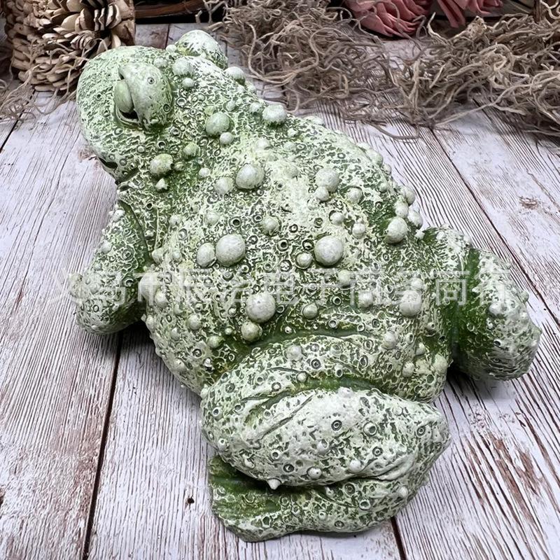 Animal toad resin statue ornament, suitable for home, yard, garden decoration ornament