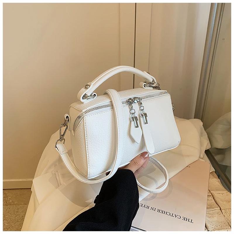 

2024 Женская Модная Цепочка Кроссбоди и Ручная Маленькая Квадратная Сумка Standard белый