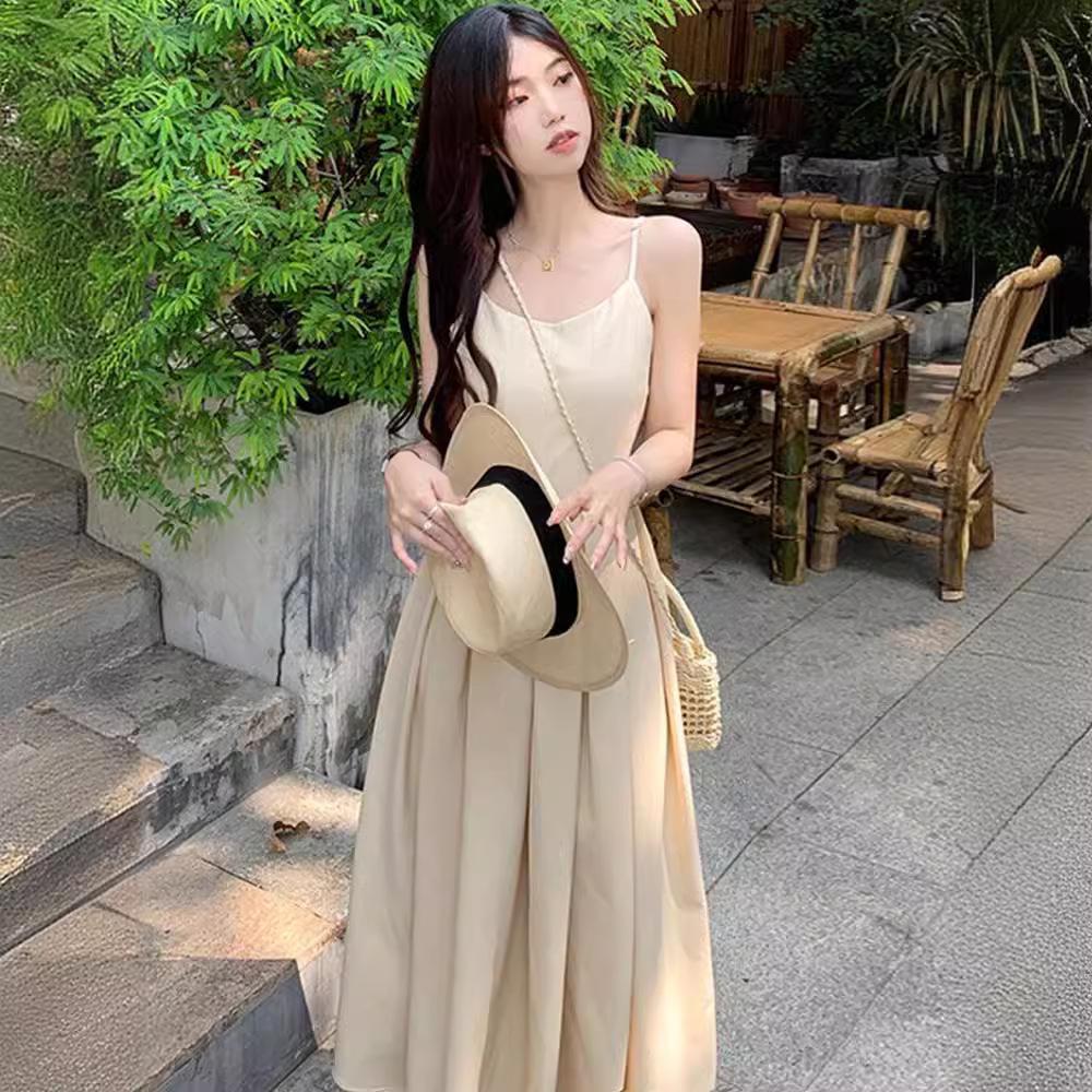 Hepburn style suspender dress summer 2026 new French celebrity temperament waist thin medium and long pleated skirt